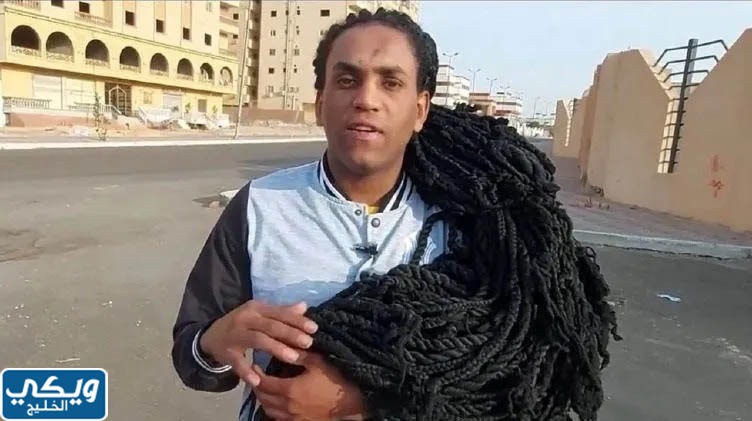 ما هو طول شعر أحمد مصطفى؟